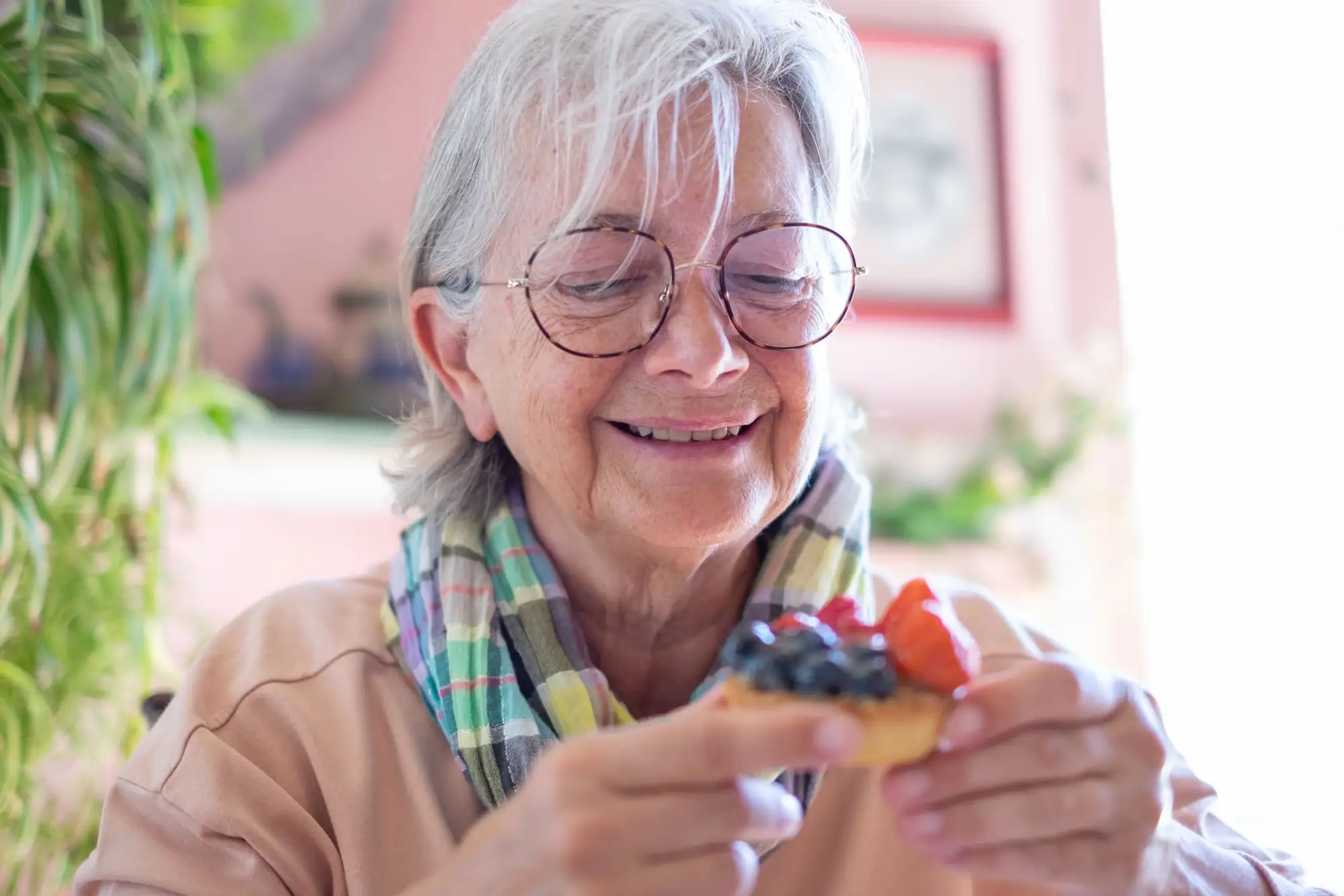 woman-enjoying-low-cholesterol-snack woman enjoying low cholesterol snack